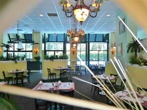 Dining - Breathtaking 1Bd/1Ba Newly Renovated! (Myrtle Beach)