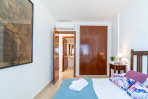 2 bedrooms, iron/ironing board, free WiFi - 0088-MIRABLAU Apartment with side views of the beach (Empuriabrava)