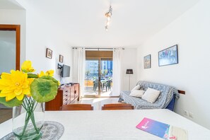 Interior - 0088-MIRABLAU Apartment with side views of the beach (Empuriabrava)