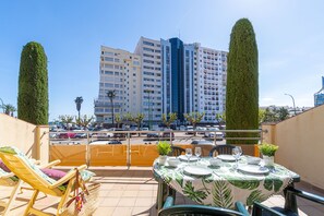 Outdoor dining - 0088-MIRABLAU Apartment with side views of the beach (Empuriabrava)