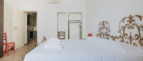 2 bedrooms, iron/ironing board