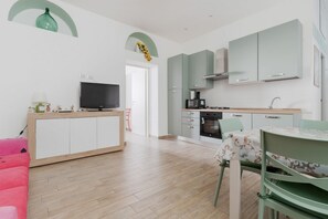 Interior - GuestHost - A welcoming and bright 50 sq m apartment, perfect for four people, located on the ground floor of a typical Milanese courtyard house, completely renovated.The property is located near Viale Certosa, a quiet area that connects the outskirts of (Milan)