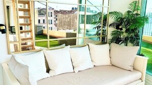 Interior - Studio with Mezzanine and Private Terrace in Parque Retiro (Madrid)