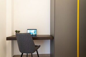 Interior - GuestHost - Modern 58 sqm apartment with fine finishes, for 3 people, located on the second floor of an elegant building with lift (some steps to access it). The property is located in the center of Syracuse, in one of the commercial districts, a few ste (Syracuse)
