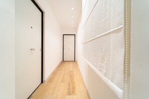Interior - GuestHost - Modern 58 sqm apartment with fine finishes, for 3 people, located on the second floor of an elegant building with lift (some steps to access it). The property is located in the center of Syracuse, in one of the commercial districts, a few ste (Syracuse)