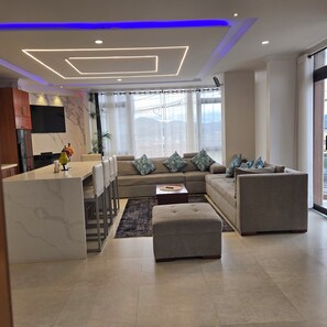 Living area - Blue sky house, hermosa casa, 4 dormitorios, 5 camas, jacuzzi, en el centro hist (Cuenca)