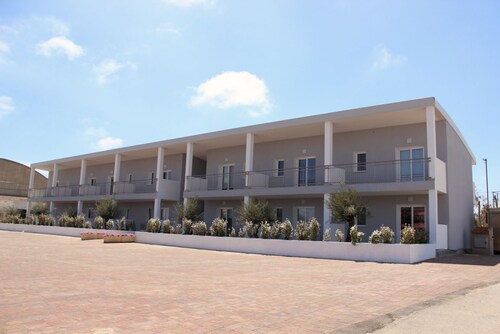 Spacious 40 square meter apartment with independent access via magnetic card. The accommodation includes a fully equipped kitchenette, a living room with a comfortable sofa bed for two, a bedroom with a double bed, and a private bathroom with a shower an