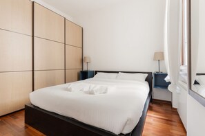 2 bedrooms, iron/ironing board - GuestHost - Bright 36 sqm apartment for up to 3 guests, located on the first floor of a building without an elevator (steps to access).The property is set in the Isola district, a young and vibrant area rich in services and well connected by public trans (Milan)