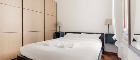 2 soverom og strykejern/-brett