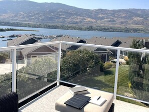 Property grounds - 216 Beach Therapy Cottage (Osoyoos)
