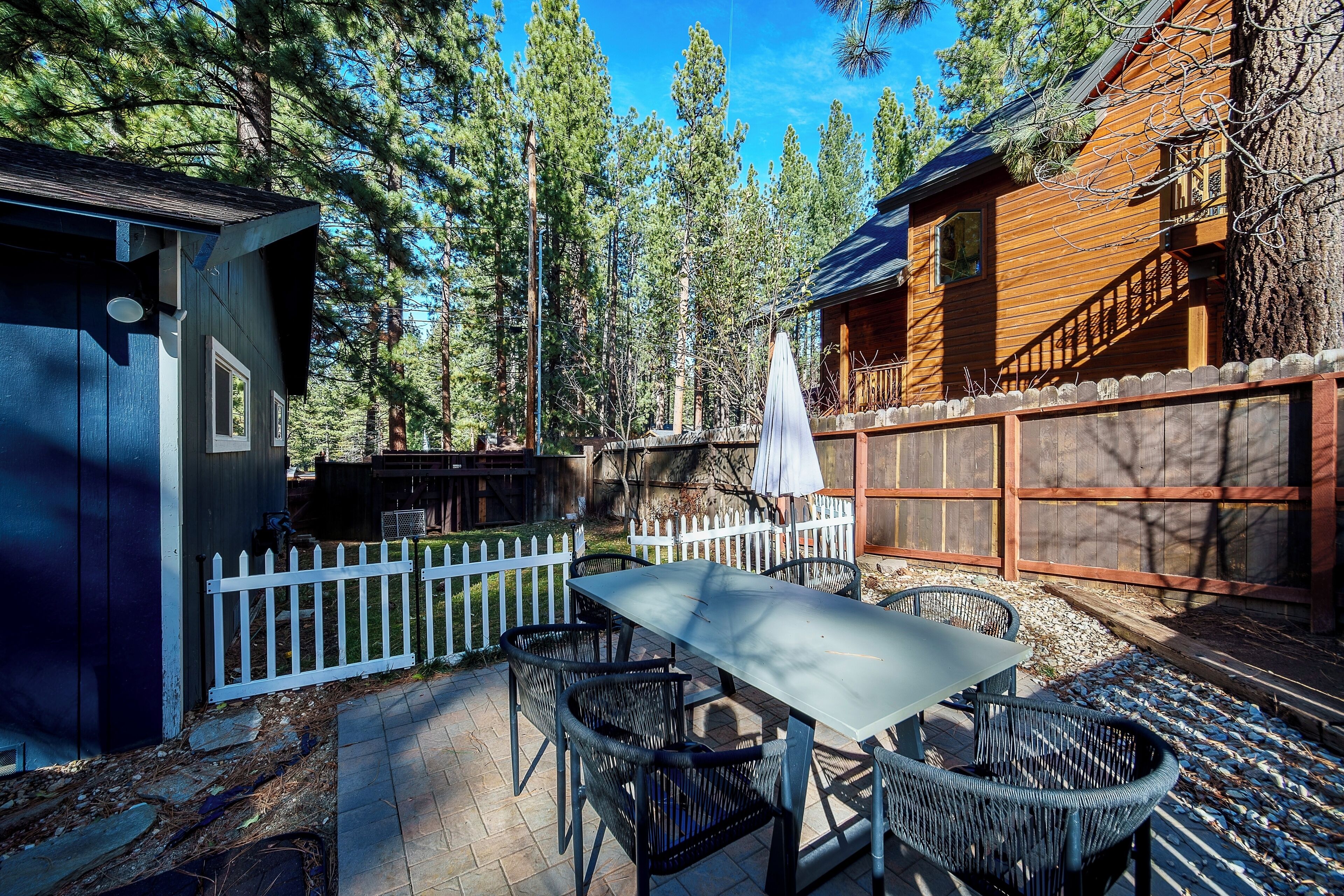 屋外ダイニングエリア