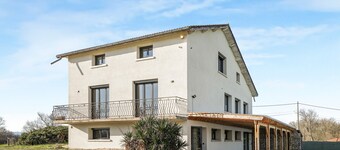 Holiday Home 'Grand Gîte - Sallle De Réception' with Private Terrace, Wi-Fi and Air Conditioning