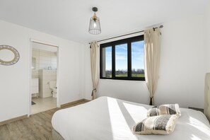 Unclassified image, 2 of 34, button - Holiday Home 'Grand Gîte - Sallle De Réception' with Private Terrace, Wi-Fi and Air Conditioning (Veauchette)