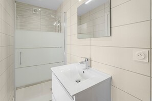 Unclassified image, 5 of 34, button - Holiday Home 'Grand Gîte - Sallle De Réception' with Private Terrace, Wi-Fi and Air Conditioning (Veauchette)