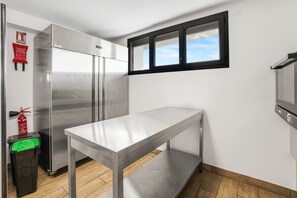 Unclassified image, 4 of 34, button - Holiday Home 'Grand Gîte - Sallle De Réception' with Private Terrace, Wi-Fi and Air Conditioning (Veauchette)