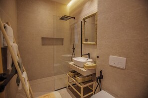 Shower, hair dryer, towels, soap - Villa Marleanis Esprit Beldi Chic with heated pool 10min from the medina (Marrakech)