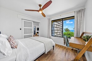 1 bedroom, iron/ironing board, WiFi, bed sheets - Oceanfront Bliss - Sealodge H6 (Princeville)