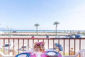 Outdoor dining - 0090-MARENOSTRUM Beachfront apartment (Empuriabrava)