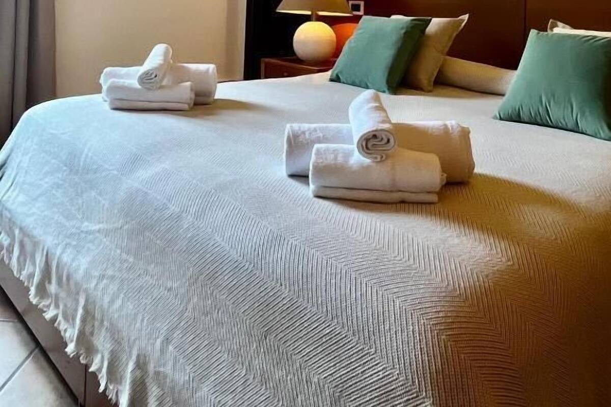 Deluxe Apartment, City View | In-room safe, soundproofing, WiFi (free)