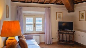 TV - Residence Internazionale (Pietrasanta)
