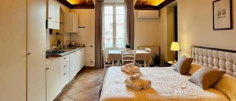 Deluxe Studio, Balcony, City View | In-room safe, soundproofing, free WiFi