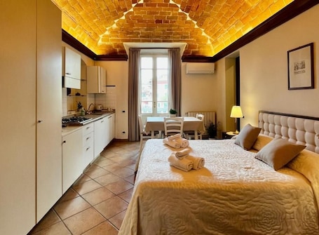 Estúdio luxo, sacada, vista para a cidade | Cofres nos quartos, quartos à prova de som, Wi-Fi de cortesia. Residence Internazionale