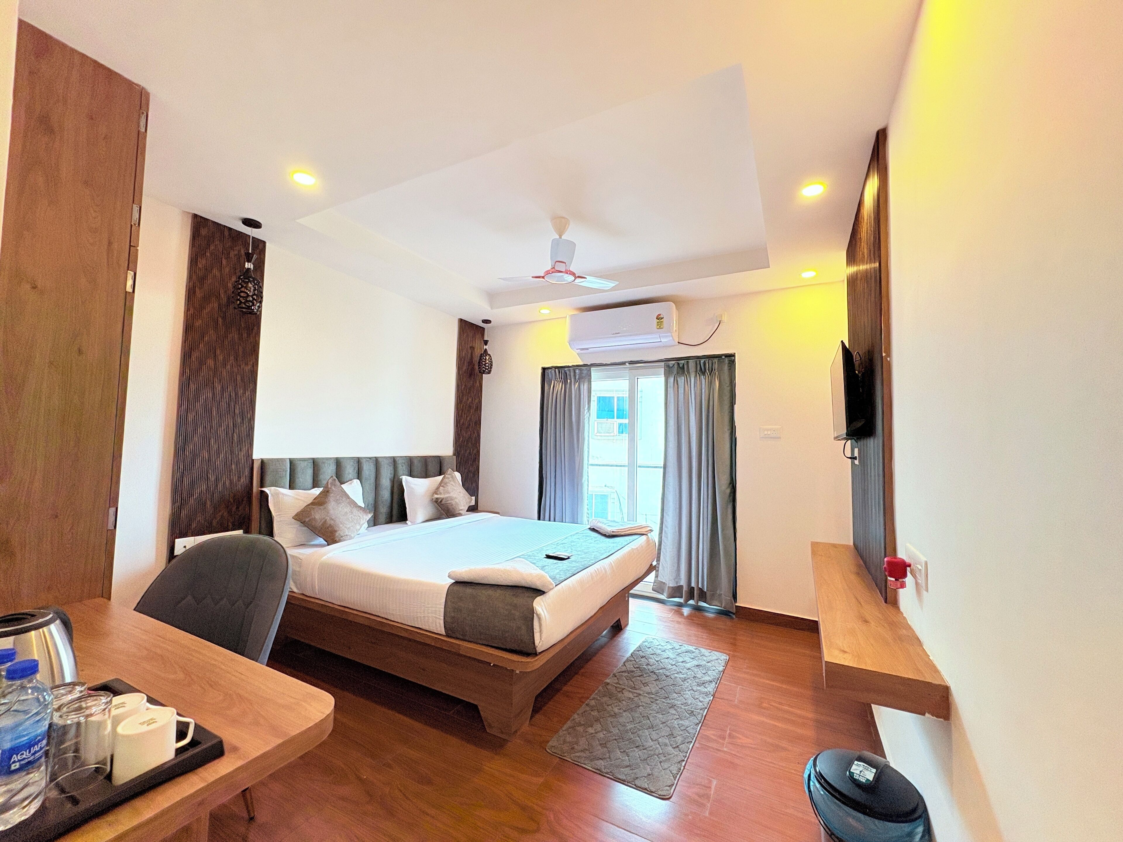 Habitació doble superior, vistes a la ciutat | Wifi gratuïta i roba de llit 