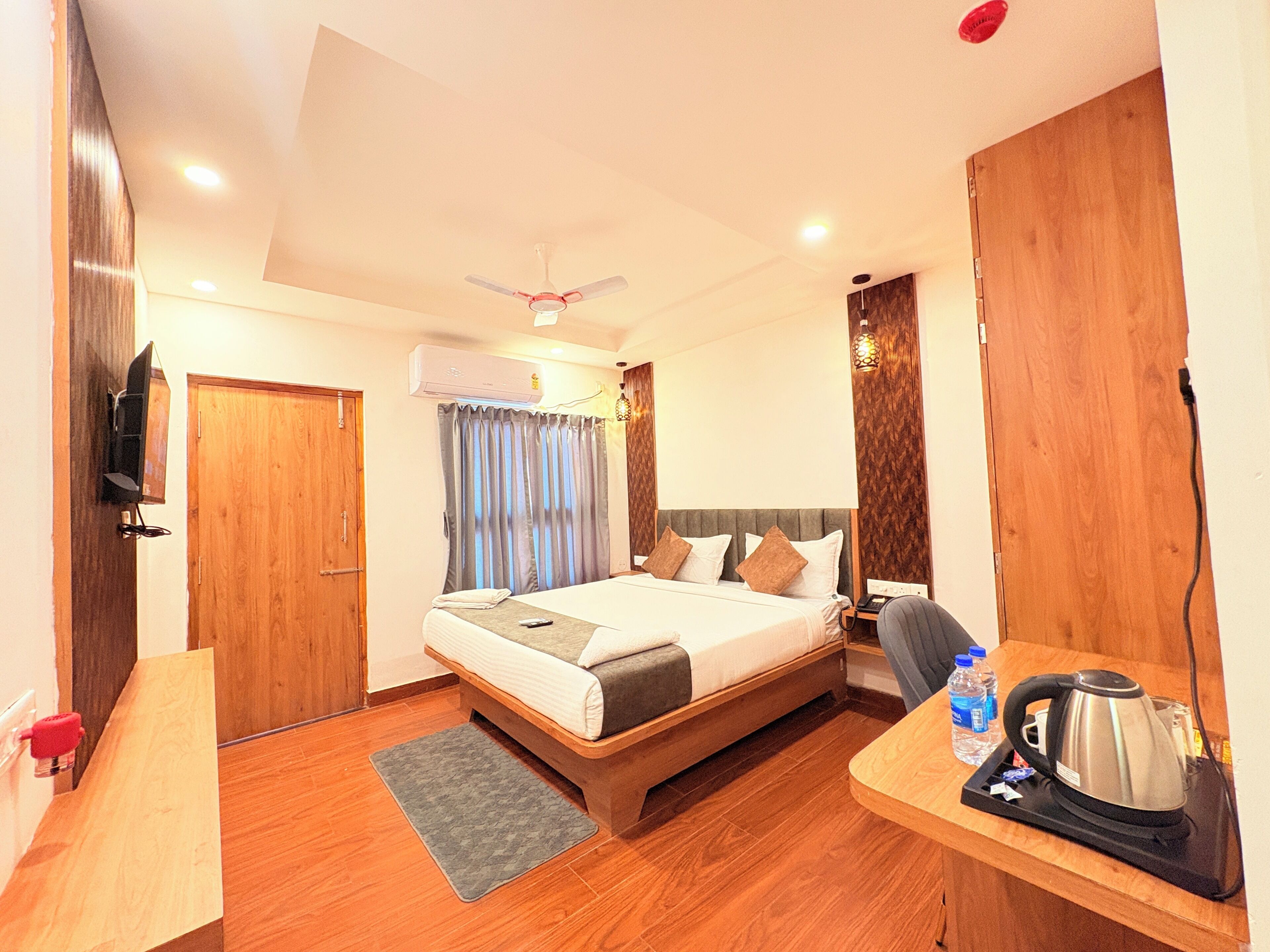 Habitació doble Deluxe, vistes a la ciutat | Wifi gratuïta i roba de llit 