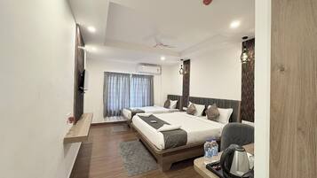 Deluxe Triple Room, City View | Free WiFi, bed sheets