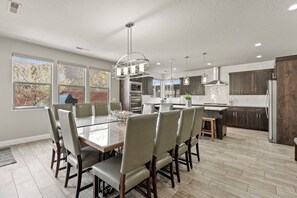 Dining - Paradise Views #93: Private Hot Tub (Santa Clara)