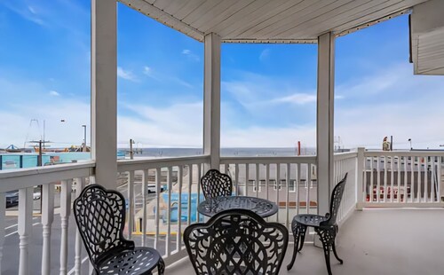 Ocean Front Pet Friendly 5-bedroom condo in delightful Seaside Heights with Pool