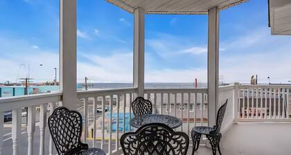 Ocean Front Pet Friendly 5-bedroom condo in delightful Seaside Heights with Pool