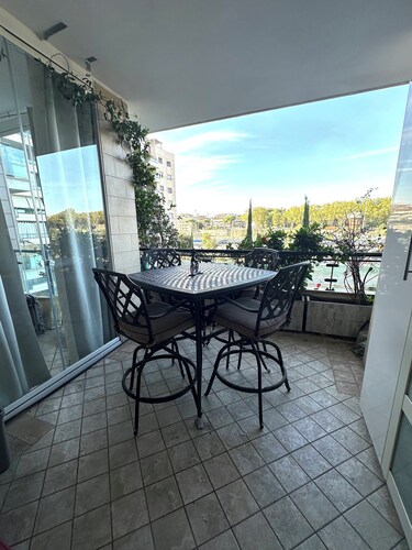 Elegant and Bright Garbatella Apartment. Near Colosseum, Metro Access