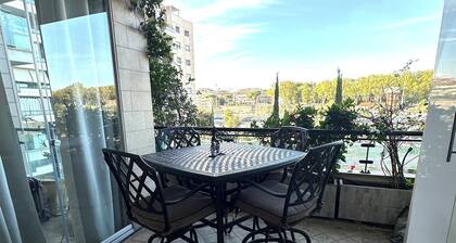 Elegant and Bright Garbatella Apartment. Near Colosseum, Metro Access