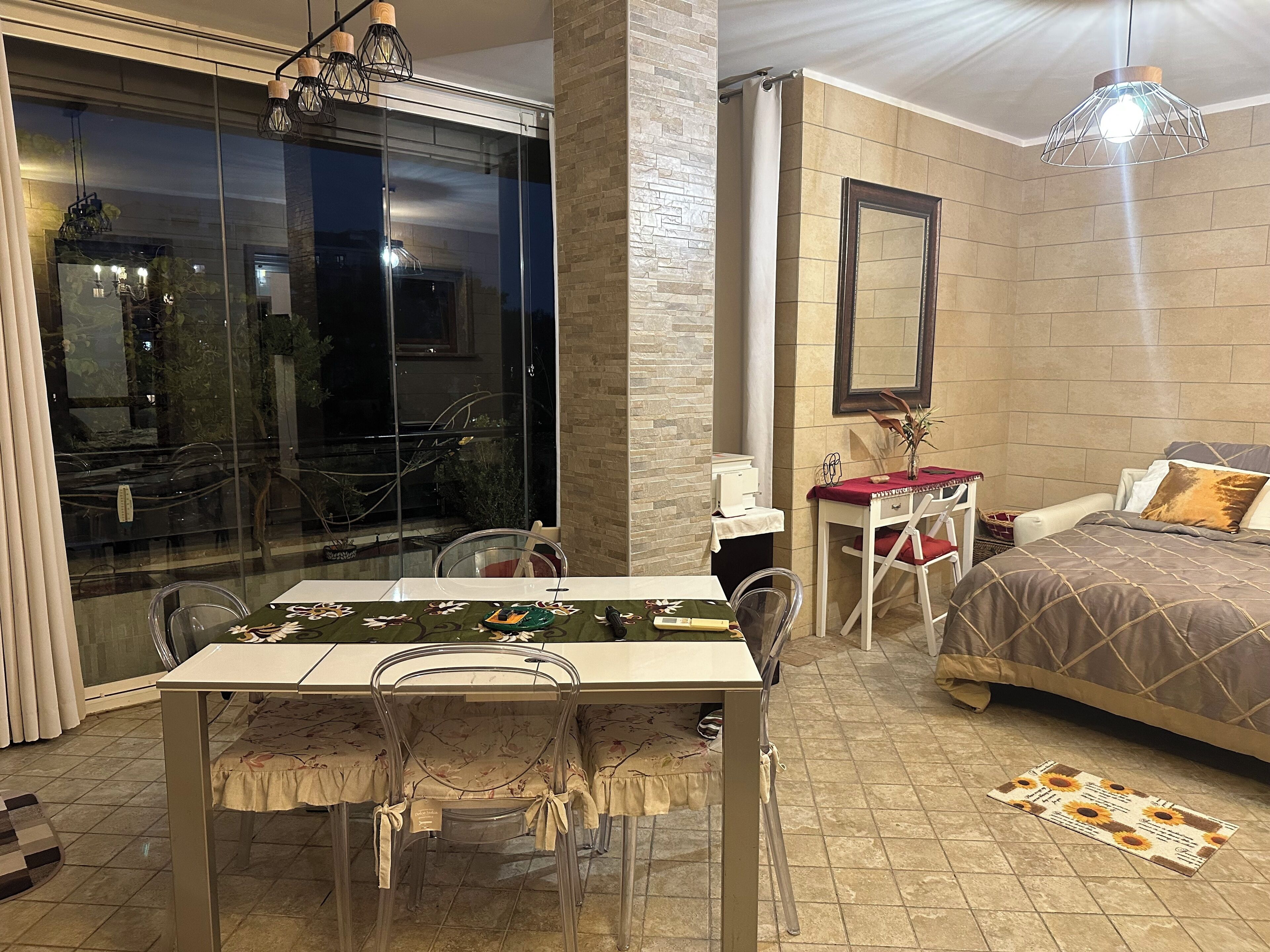 3 chambres, fer et planche à repasser, Wi-Fi, draps fournis