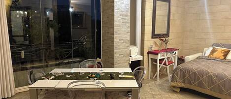 3 chambres, fer et planche à repasser, Wi-Fi, draps fournis