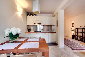 Fridge, microwave, stovetop, dishwasher - APARTMENT AT THE BRIDGE (Venezia)