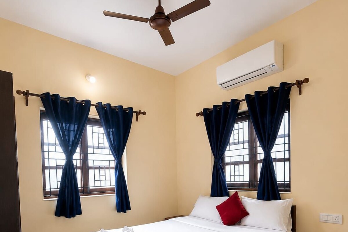 WiFi (free), bed sheets