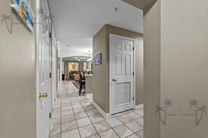 Interior - Beautiful Spacious 10th floor 3 bedroom 3 bathroom condo in Legacy Towers. (Gulfport)