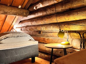 2 chambres, coffres-forts dans les chambres, lit parapluie
