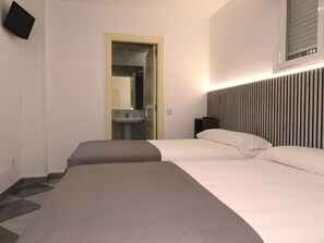 Laptop workspace, free WiFi - Hostal Henares (San Fernando de Henares)