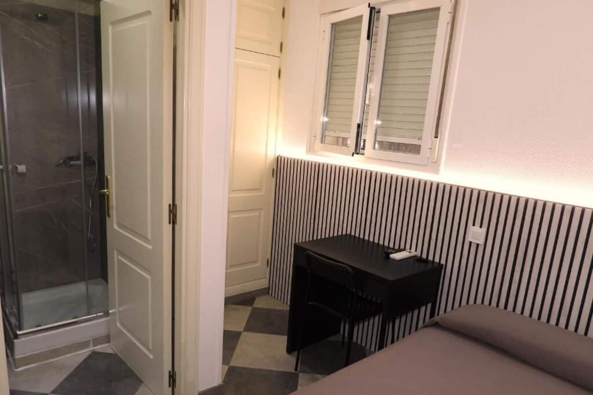 Standard Single Room, 1 Twin Bed, Non Smoking, Private Bathroom | Laptop workspace, free WiFi