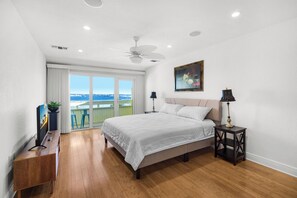Iron/ironing board, WiFi, bed sheets - 🐾🌴Buena Vida 23 | Waterfront Pet-Friendly Townhome w/ Boat Dock/Lift Access (Navarre beach)