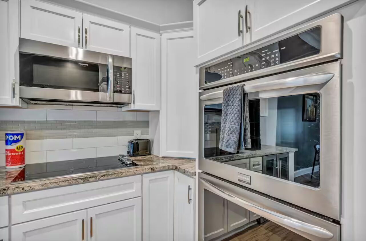 Microondas, horno, placa de cocina, lavavajillas