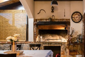 Geladeira, micro-ondas, cooktop, lava-louças