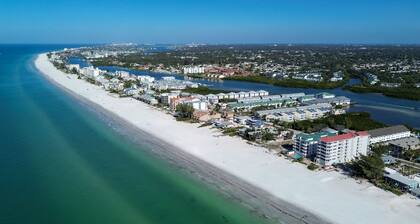 🏖️Quick Walk to Beach🌴Bayview Villa 120🐬Shared Pool🌞Great Location