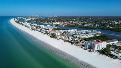 🏖️Quick Walk to Beach🌴Bayview Villa 120🐬Shared Pool🌞Great Location
