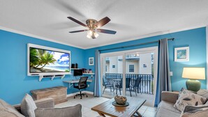 Smart TV - 🏖️Quick Walk to Beach🌴Bayview Villa 120🐬Shared Pool🌞Great Location (Indian Shores)