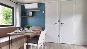 Mobile Home | Dining