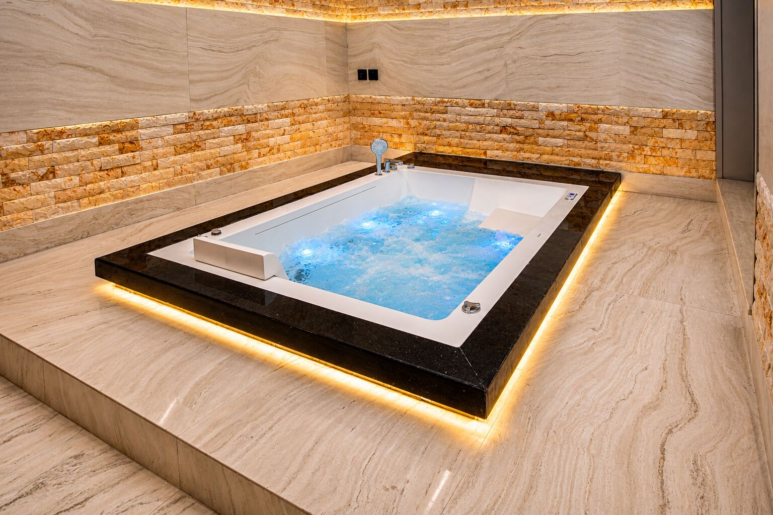 Royal Suite | Private spa tub